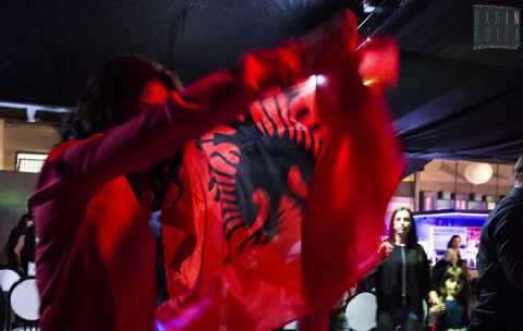 Bari, la festa nazionale albanese: tra bandiere e "plis" un trionfo dell'integrazione